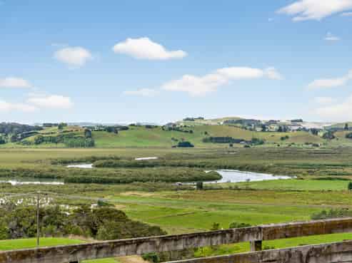 123 Toetoe Road, Otaika