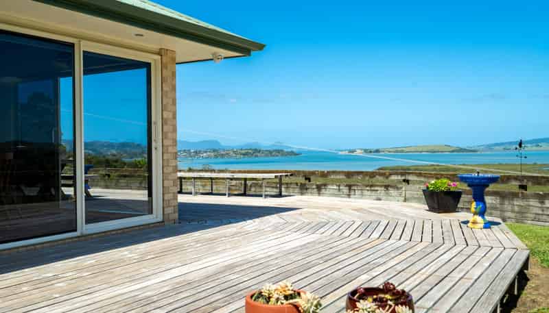 123 Toetoe Road, Otaika