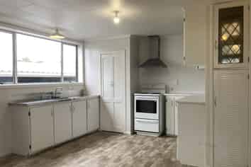 5 High Street West, Waitara