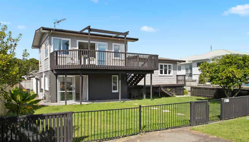 11 Crispe Road, Clarks Beach