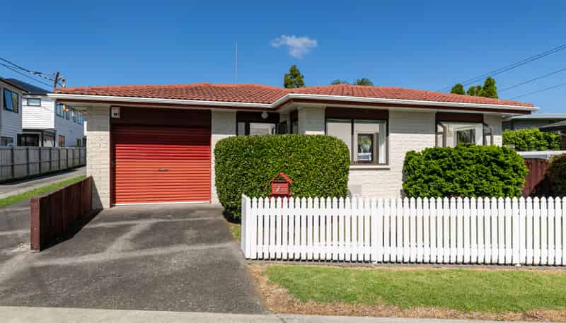 2/31A Colwill Road, Massey