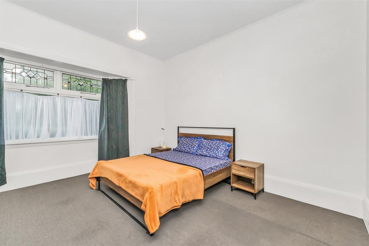 Three Flats, One Title, Endless Options - MRZ Zoned - Fler