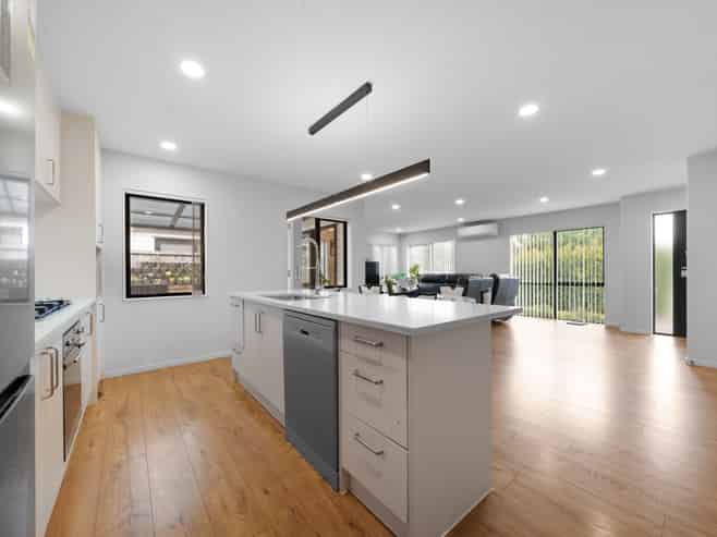 11 Silver Beech Street, Takanini