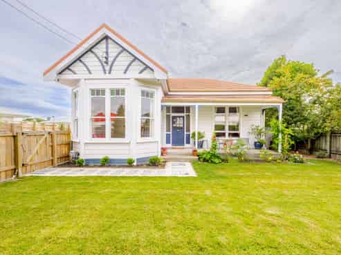 305 Frederick Street West, Mahora