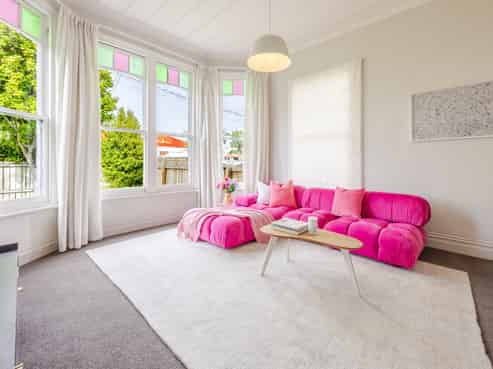 305 Frederick Street West, Mahora