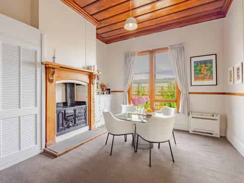 305 Frederick Street West, Mahora