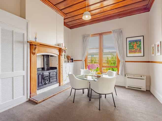 305 Frederick Street West, Mahora