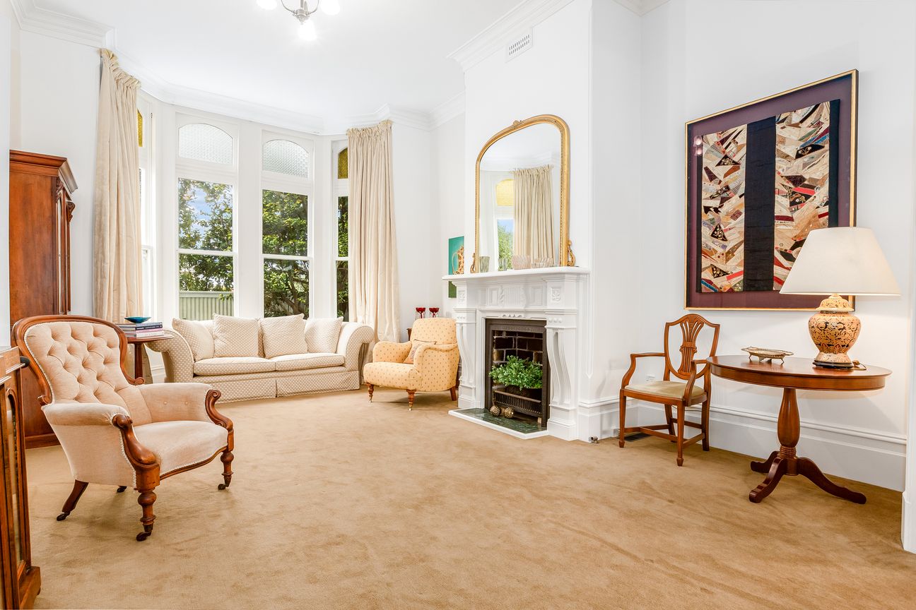 EXCEPTIONAL FAMILY HOME-LUXURY CITY-FRINGE LIVING - Vista 3
