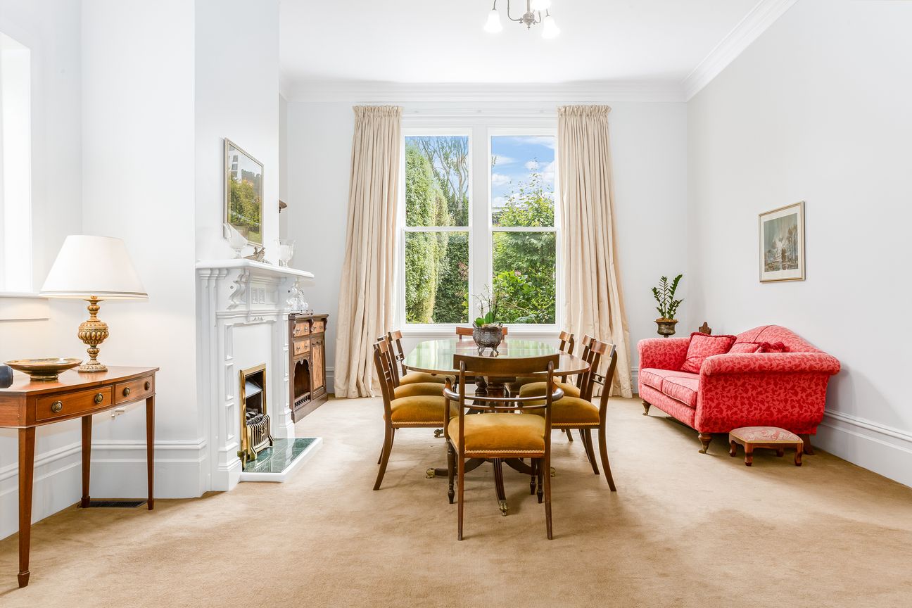 EXCEPTIONAL FAMILY HOME-LUXURY CITY-FRINGE LIVING - Vista 5