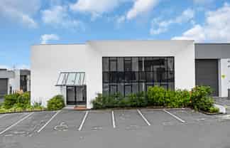 333 sqm Industrial - 12 Carparks - Wairau Valley