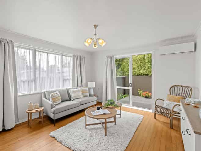 1/607 Worcester Street, Linwood