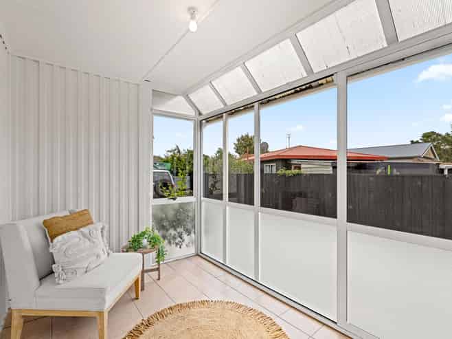 1/607 Worcester Street, Linwood