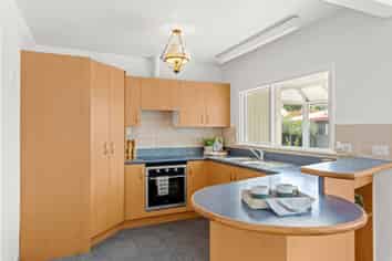 1/607 Worcester Street, Linwood