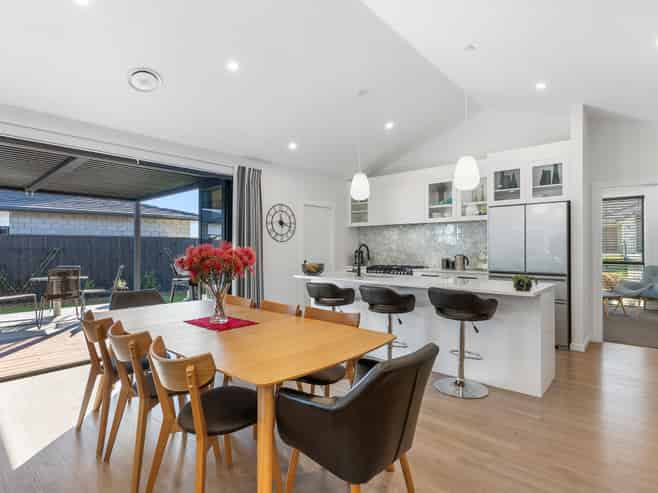 61 Queen Charlotte Drive, Aotea