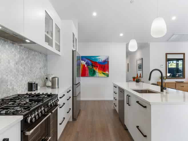 61 Queen Charlotte Drive, Aotea