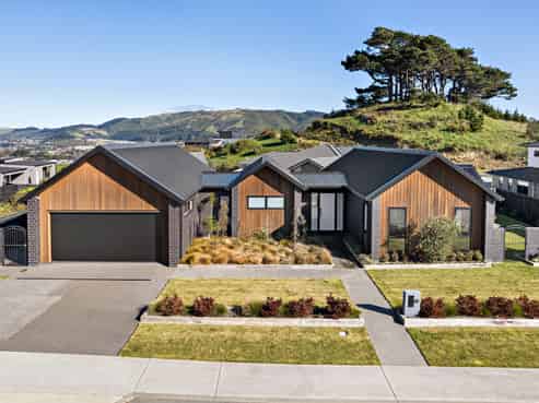 61 Queen Charlotte Drive, Aotea