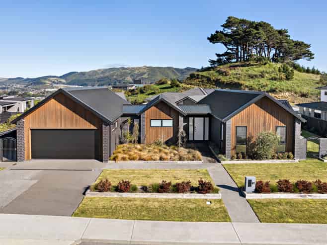 61 Queen Charlotte Drive, Aotea