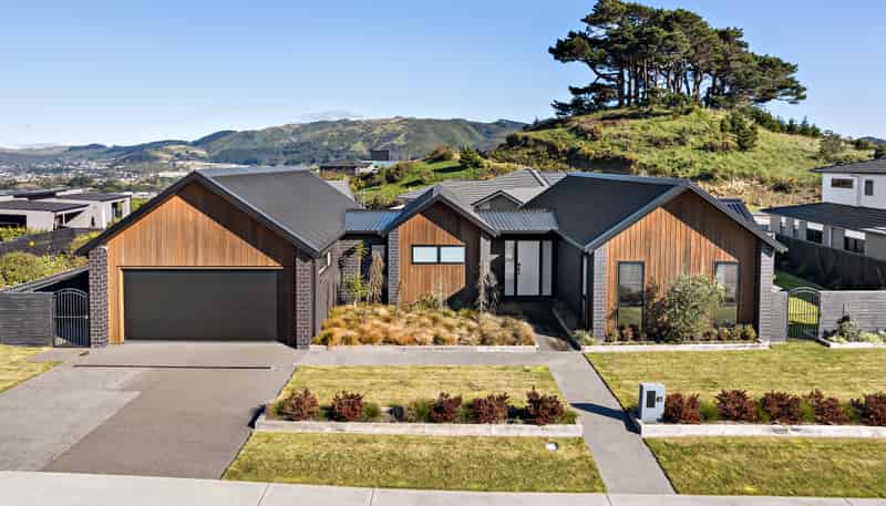 61 Queen Charlotte Drive, Aotea