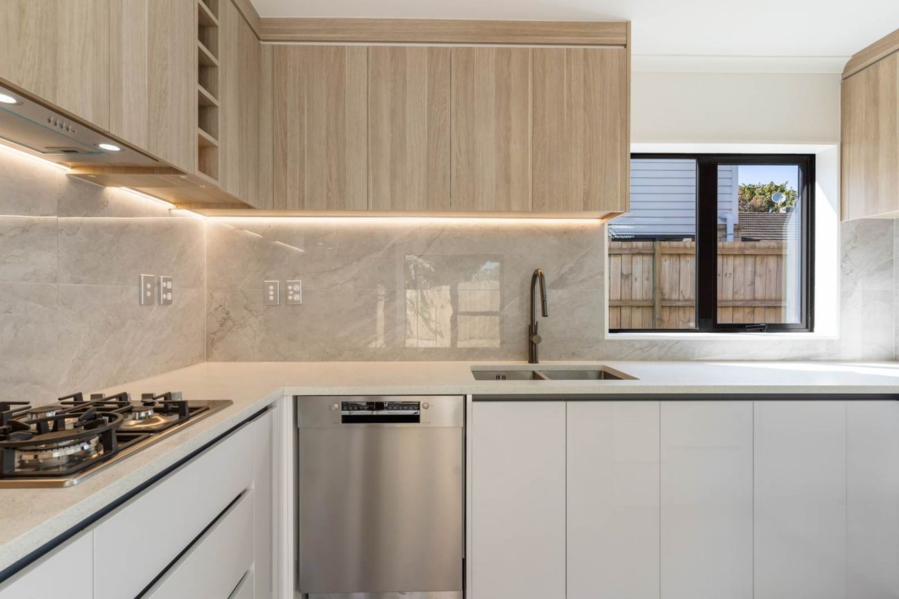 Brand new and Bold! Separate Living - Vista 5