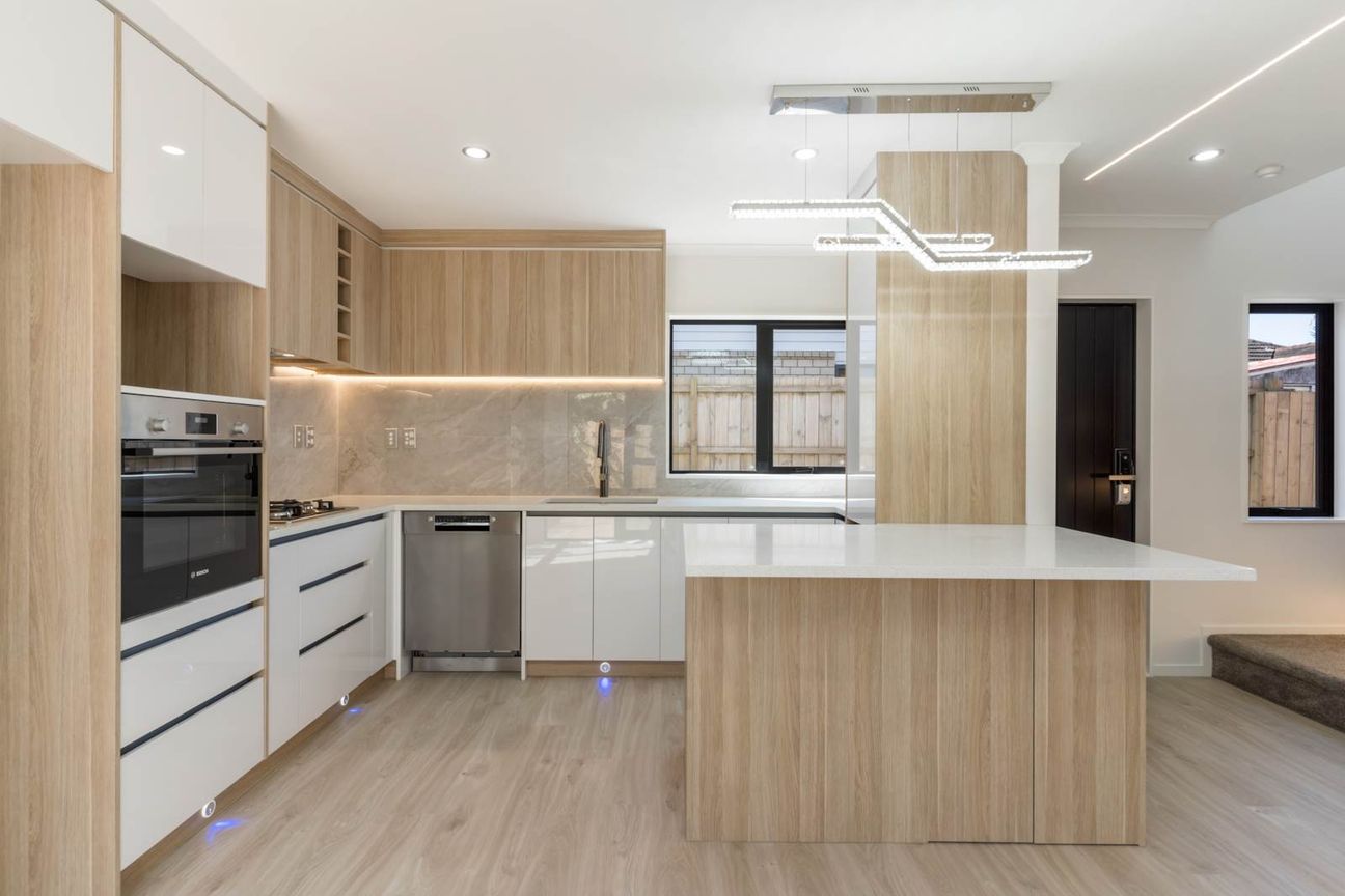 Brand new and Bold! Separate Living - Vista 3