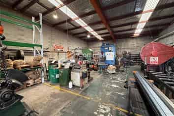 369Sqm Vacant Possession On Kerwyn Ave