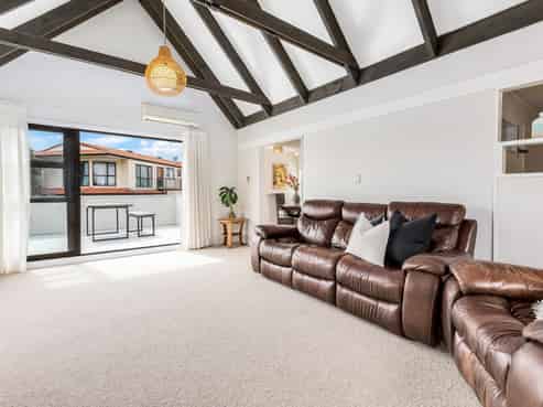 18 Langwell Place, Papakowhai