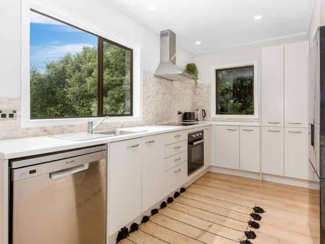 18 Langwell Place, Papakowhai