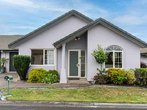 27/16 Rototuna Road, Flagstaff