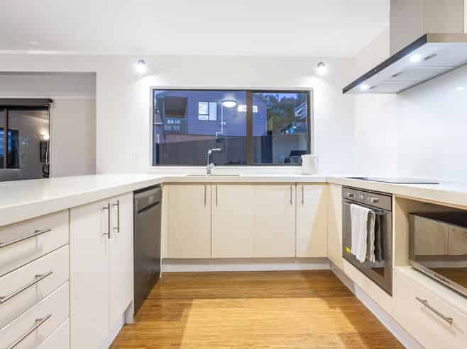 13 Kinnel Grove, Papakowhai