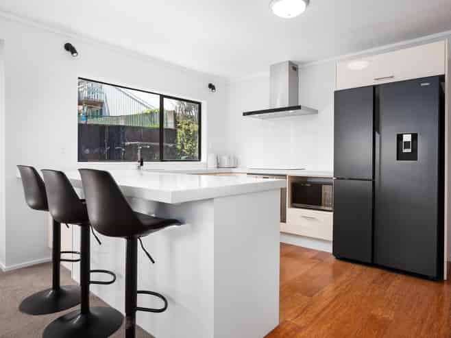 13 Kinnel Grove, Papakowhai