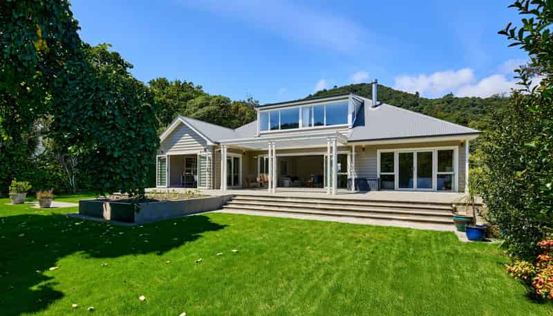 5 Cheviot Road, Lowry Bay, Eastbourne