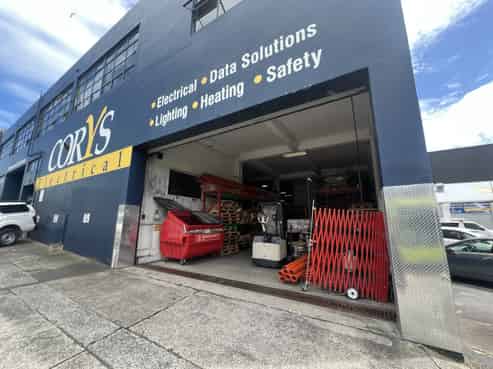 Large format Taranaki Street retail