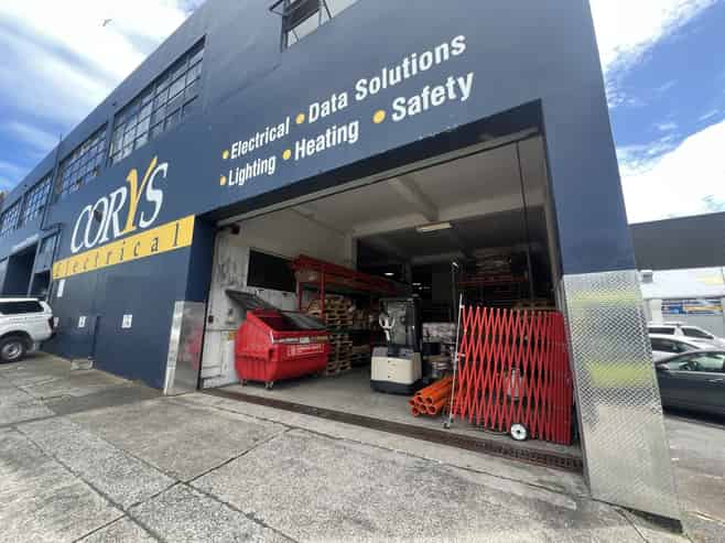 Large format Taranaki Street retail