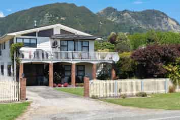 616 Abel Tasman Drive, Clifton