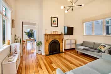 18 Beach Street, Petone