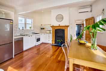 18 Beach Street, Petone