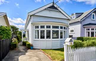 18 Beach Street, Petone