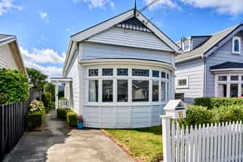 18 Beach Street, Petone