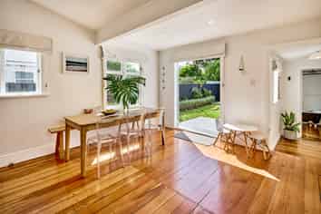 18 Beach Street, Petone