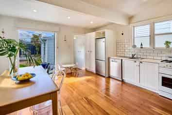 18 Beach Street, Petone