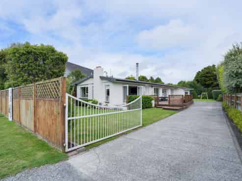 26 Black Road, Otatara