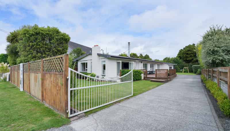 26 Black Road, Otatara
