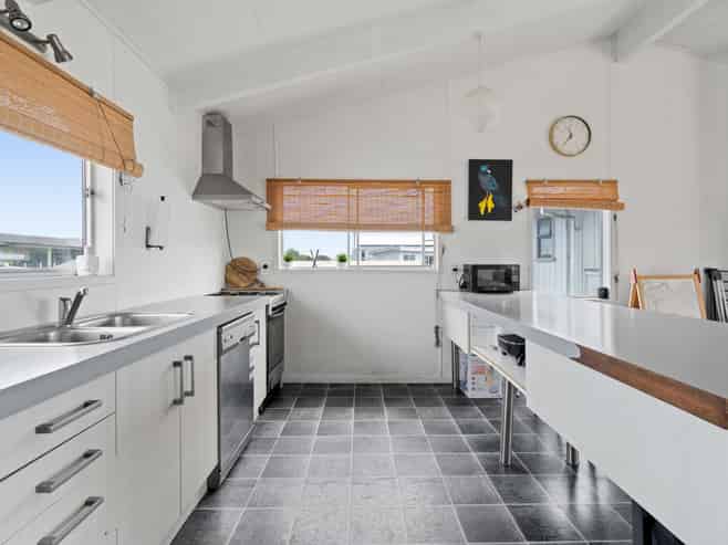 10 Pukehina Parade, Pukehina