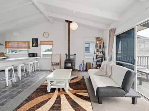 10 Pukehina Parade, Pukehina