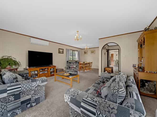 11 Jessika Place, Conifer Grove