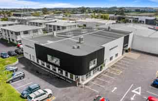 OUTSTANDING PRIME RETAIL / SHOWROOM
