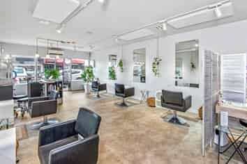 Milford Retail / Salon