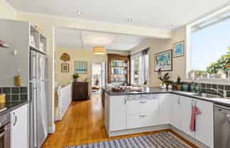 13 Hungerford Road, Lyall Bay