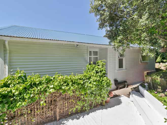 13 Hungerford Road, Lyall Bay