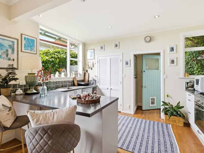 13 Hungerford Road, Lyall Bay